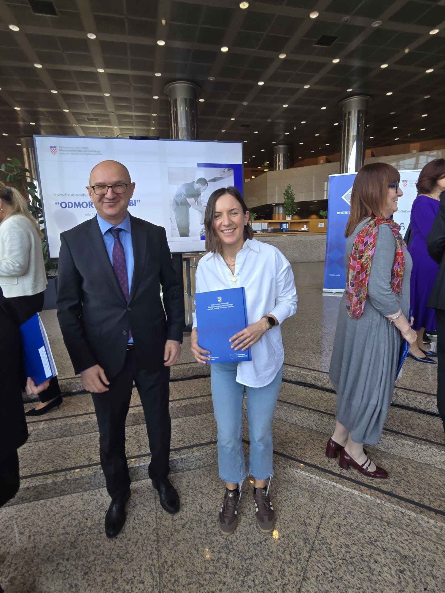 Pročitajte više o članku Svečano potpisivanje ugovora